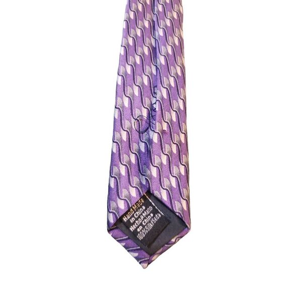 VIntage Van Heusen Mens Necktie Tie Purple Geometric 100% Silk Handmade - Picture 5 of 13